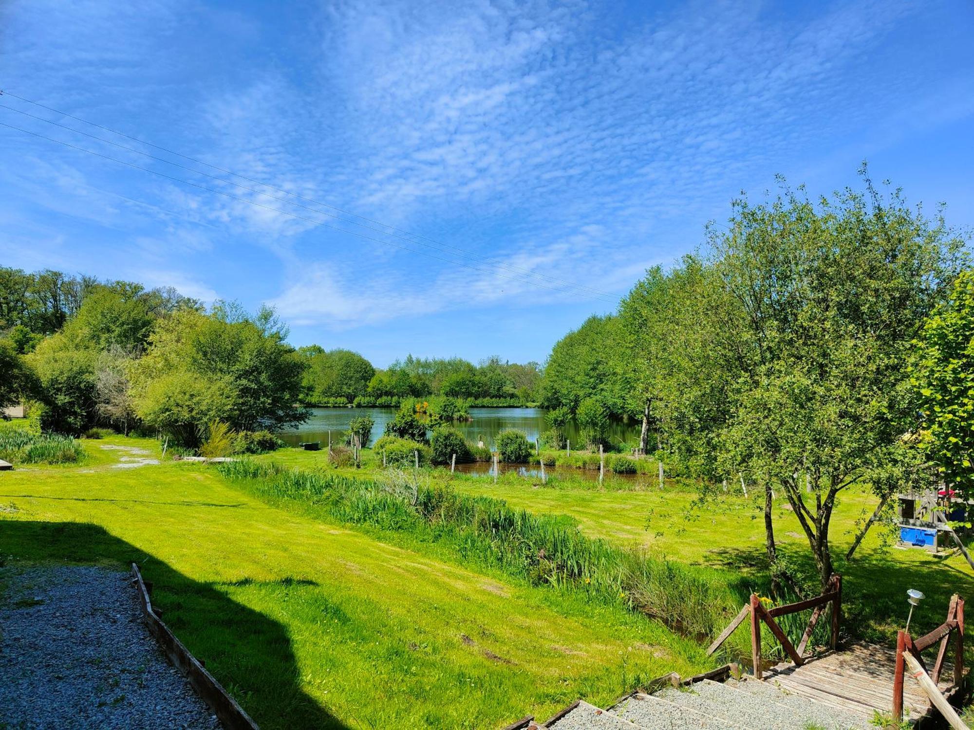 Gite De L Etang Du Planchon Balledent Exterior foto
